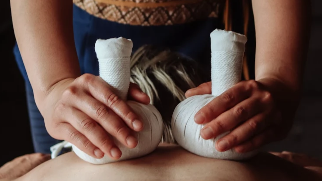 Kruidenstempel Massage